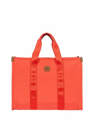 Borsa tote rettangolare arancione brillante con doppie maniglie larghe e una piccola toppa marrone con logo centrata vicino alla parte superiore.