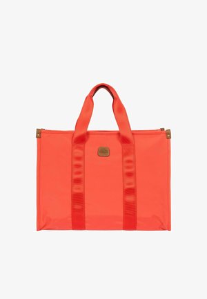 Sac tote rectangulaire orange vif avec deux larges poignées et un petit patch logo marron centré près du haut.