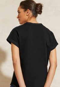 Love & Roses SHORT SLEEVE - Marškinėliai su spaudiniu - black