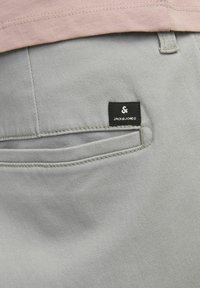 Jack & Jones JPSTJOE  szary