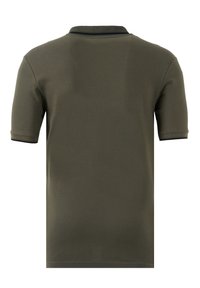 Polo majica u maslinasto zelenoj boji, kratki rukavi, solidna tekstura, ovratnik s crnim rubom, bez vidljivih logotipa ili ukrasa, pogled s leđa.