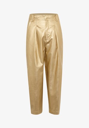 Pantalones metálicos dorados con una textura suave, frente plisado, cintura de media altura y piernas ajustadas. Presenta una cinturilla básica y sin detalles adicionales.