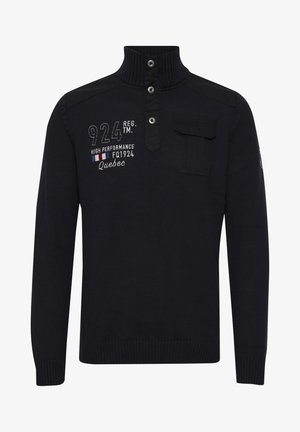 Marineblå strikkegenser med høy krage, tre knapper, skulderdetaljer og en frontlomme; har broderte tekster og mønstre.