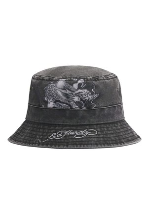Czarny kapelusz typu bucket z denimu z białym wzorem smoka i haftem "Ed Hardy" na rondzie.