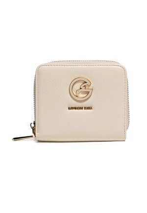 Piccolo portafoglio in pelle beige con cerniera dorata e logo circolare dorato con la lettera "G" stilizzata e la scritta "Gattinoni Roma" sotto.