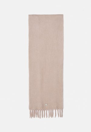 Zachte beige rechthoekige sjaal met franjes aan één uiteinde, plat neergelegd op een witte achtergrond.