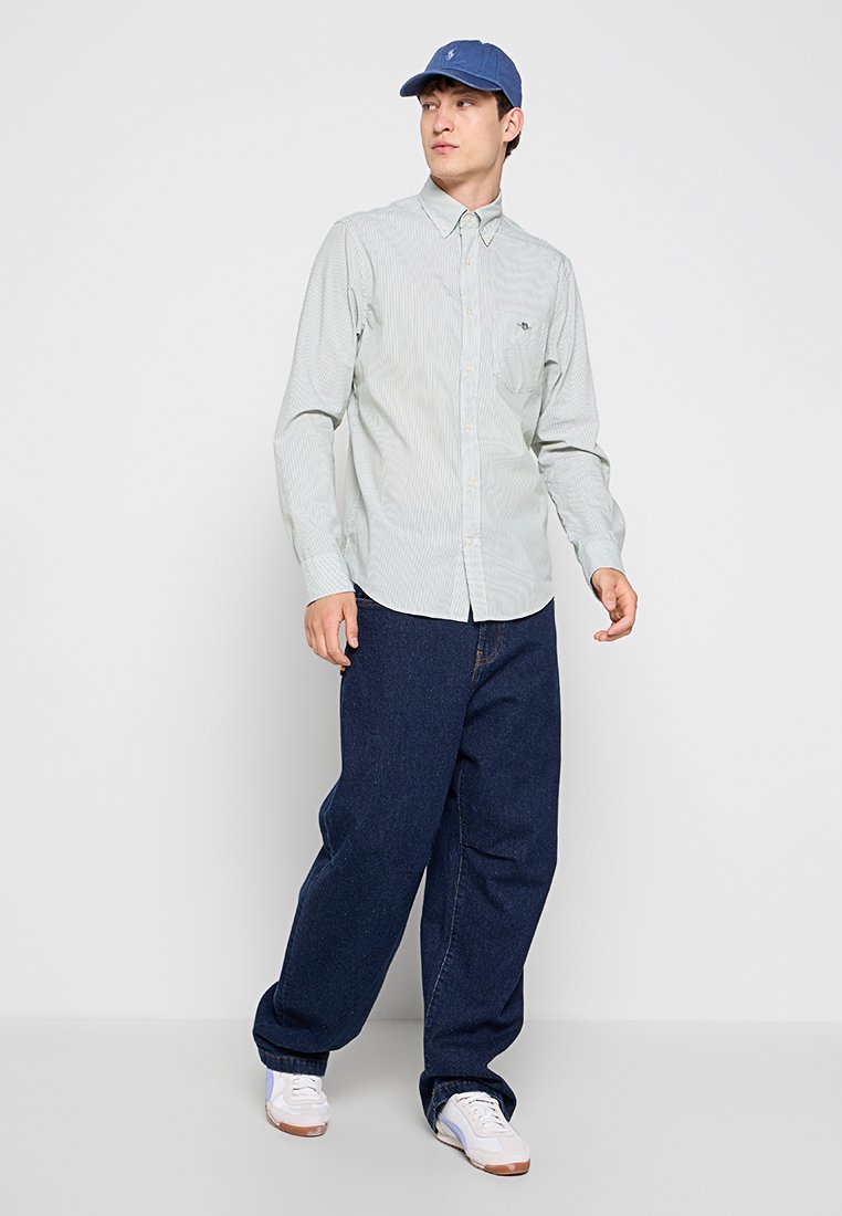 REGULAR FIT