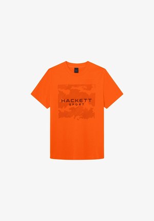 T-shirt arancione brillante a maniche corte in cotone, con una grande grafica nera che presenta la scritta "HACKETT SPORT" e un design a motivi.