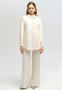 Touché Privé STONE EMBELLISHED - Button-down blouse - cream