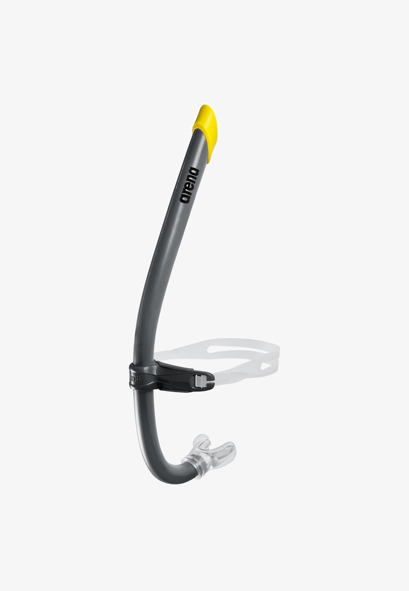 Tubo de snorkel con cuerpo gris y punta amarilla, que cuenta con una boquilla transparente y una correa negra ajustable para sujeción. Ideal para uso bajo el agua.
