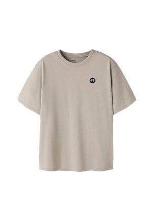 Beige short-sleeve t-shirt with round neckline and small black and white circular logo on the left chest.