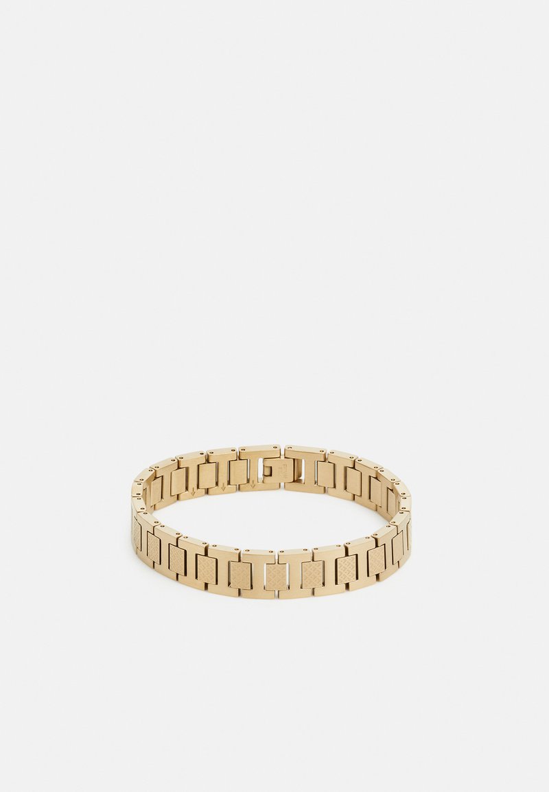 Pulseira de ouro com elos retangulares com um acabamento texturizado e liso. O design é uniforme, com uma aparência elegante e polida.