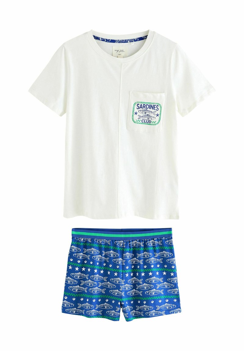 Witte katoenen T-shirt met een zak en een 'SARDINES CLUB' print. Blauwe shorts met een wit vissendessin en groene zigzagaccenten.