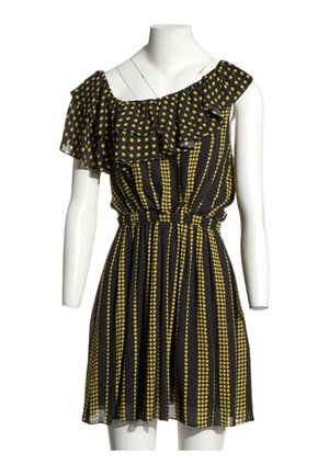 Robe noire sans manches avec motifs d’étoiles jaunes, encolure froncée et taille cintrée, présentée sur un mannequin blanc.