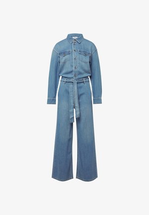 Svetlomodrý džínsový overal s dlhými rukávmi, zapínaním na gombíky vpredu, náprsnými vreckami, širokými nohavicami a opaskom zo zodpovedajúceho materiálu v páse.