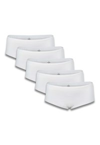 Cinq paires de shorties garçon en coton blanc, avec une texture lisse, une ceinture douce et un design minimaliste sans motifs visibles.