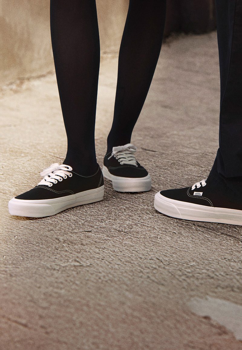 Vans PREMIUM AUTHENTIC REISSUE 44 UNISEX - Trainers - black/white/black -  Zalando.co.uk バンズ プレミアム オーセンティック VANS PREMIUM オーセンティック 44