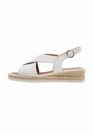 Weiße Ledersandalen mit gekreuzten Riemen, einem Slingback-Design und einem Keilabsatz, der mit Jute umwickelt ist. Verfügen über einen runden Metall-Schnallenakzent.