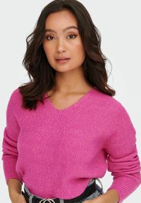 ONLY ONLCAMILLA V NECK - Pulóver - strawberry moon detail:melange