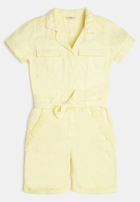 Gul kortærmet jumpsuit med to brystlommer, blondeaccenter langs siderne og bælte med bindebånd i taljen. Bomuldsblanding.