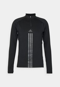 Schwarzes langärmliges Sportoberteil mit einem Viertel-Reißverschluss, reflektierendem Drei-Streifen-Design auf der Vorderseite und einer figurbetonten Silhouette.