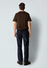 Clean Cut Copenhagen STABLE - T-shirts - dark brown
