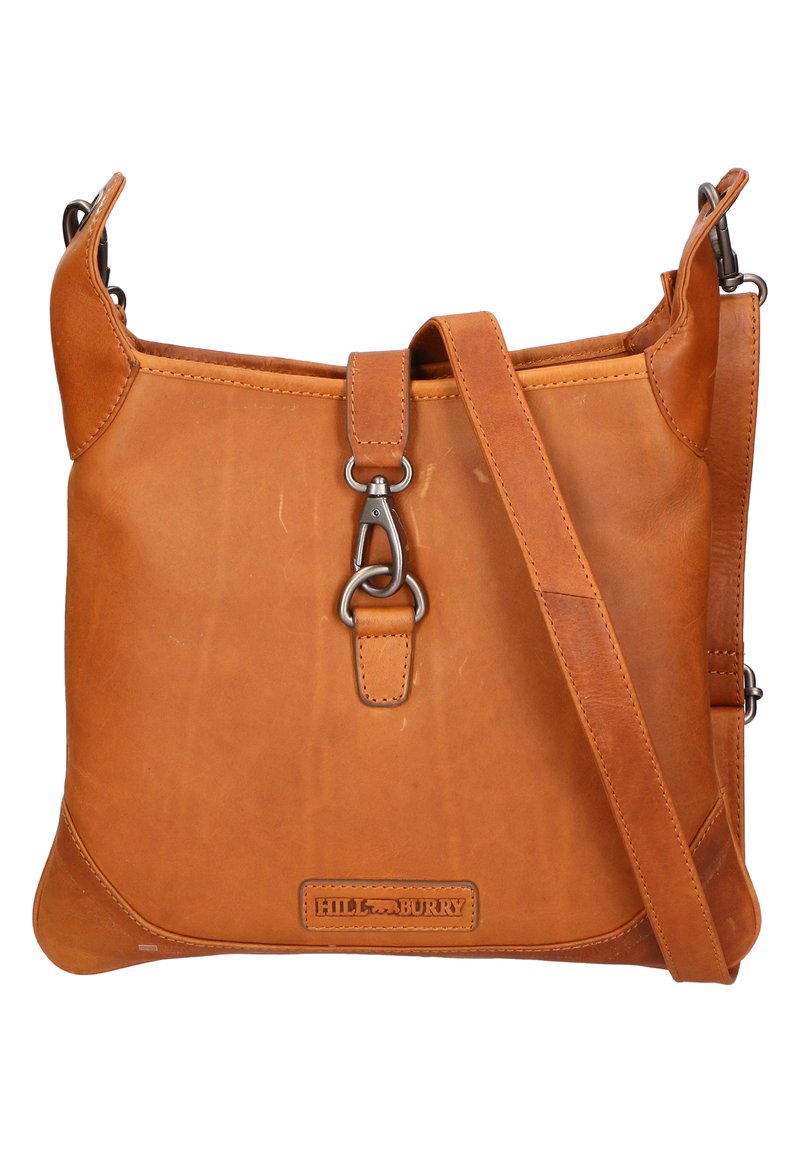 Borsa a tracolla in pelle marrone con una texture liscia, tracolla regolabile e finiture in tono argento. Presenta una chiusura frontale e un'etichetta con logo del brand.