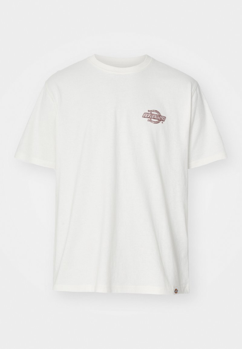 T-shirt bianco in cotone a maniche corte e colletto tondo, con un piccolo logo rosso e nero sul lato sinistro del petto. Vestibilità classica e rilassata.