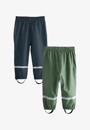 To par foret børnebukser i mørkeblå og olivengrøn, hver med elastiske linninger, ankelstropper og reflekterende striber over manchetterne.