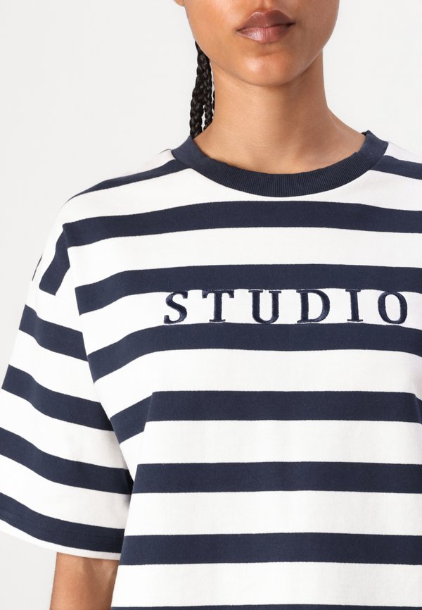 OCIE  - Print T-shirt - total eclipse3