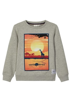 Graues Langarmshirt mit einem Sonnenuntergangsmotiv aus Südafrika, das eine Giraffe, Elefanten, Vögel und die Silhouette eines fliegenden Flugzeugs zeigt.
