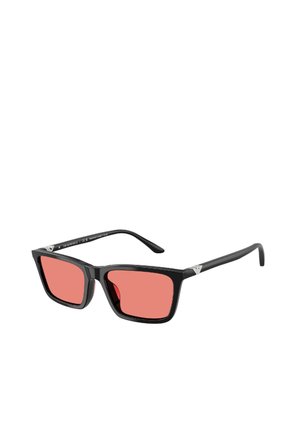 Occhiali da sole rettangolari neri con lenti rosa, dotati di una finitura lucida e accessori in argento sulle tempie.