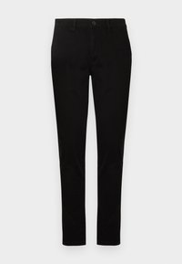 Čierne slim-fit nohavice s predným zapínaním na gombík a zips, pútkami na opasok a bočnými vreckami, vystavené na svetlom pozadí.