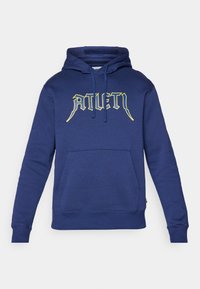 Marineblå hættebluse lavet af blødt stof, med et stort gult logo "ATLET" på forsiden, justerbar snor og front kangaroo-lomme.