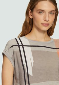 s.Oliver T-shirt print - karamell