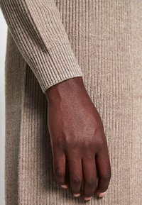 Object OBJMALENA LONG CARDIGAN - Neuletakki - fossil