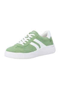 Baskets en daim vert avec rayures blanches, lacets blancs, col rembourré et semelle blanche épaisse, conçues pour un usage décontracté.