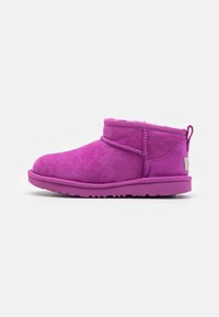 UGG - CLASSIC ULTRA MINI UNISEX - Classic ankle boots - mangosteen Thumbnail Image 1