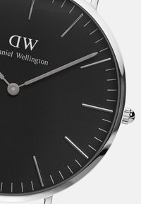 Daniel Wellington Pulkstenis - black