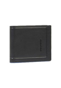 Portafoglio in pelle nera con una texture liscia, caratterizzato da un design rettangolare semplice e logo in rilievo, evidenziato da cuciture a contrasto.