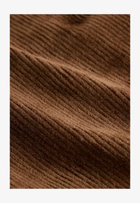 Unselected, tan brown