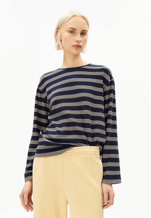 ARMEDANGELS, MARYNAA FINE STRIPE LONGSLEEVE - Langarmshirt - tinted navy-golden hay