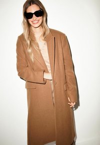 Next REVERE COLLAR STANDARD - Klasický kabát - chestnut brown
