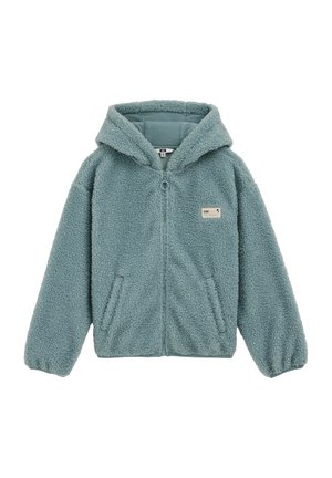 Veste à capuche duveteuse bleu-vert avec fermeture éclair complète à l'avant, deux poches latérales et une petite étiquette rectangulaire sur la poitrine.