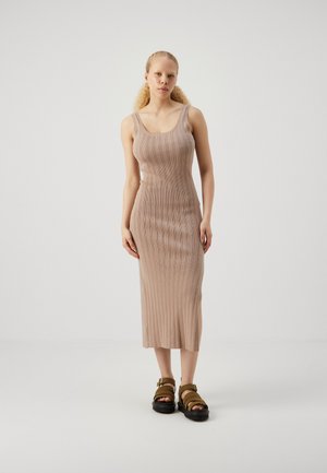 Abercrombie & Fitch SCOOP NECK MIDI SWEATERDRESS - Vabalt langev kleit - mocha meringue