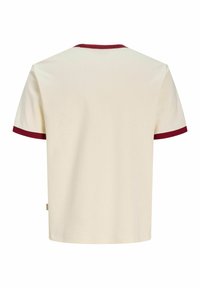 T-shirt crème à manches courtes avec bordure bordeaux sur le col et les poignets, vu de dos.