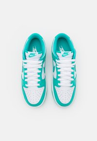 Nike Sportswear DUNK LOW RETRO - Sneakers basse - white/clear jade