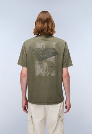 Napapijri AREN - Print T-shirt - tea leaf g a