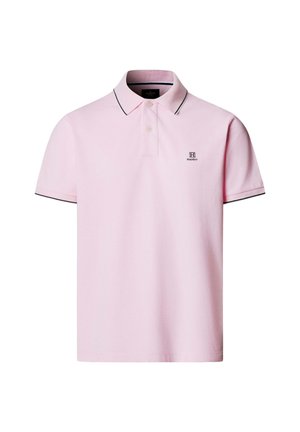 Vaaleanpunainen lyhythihainen poolopaita, jossa mustat reunukset kauluksessa ja hihoissa, kaksi nappia ja pieni Hackett-logo vasemmassa rinnassa.