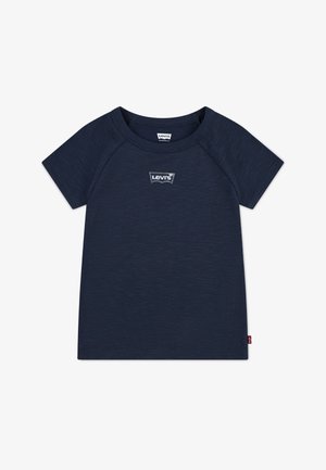 Tengerészkék, rövidujjú póló, texturált anyagból, kis fehér Levi's logóval a mellrészen, kerek nyakkivágással.